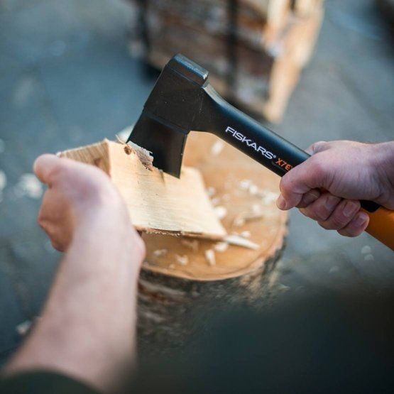 1015618-fiskars-chopping-axe-xs-x7-alt1_productimage